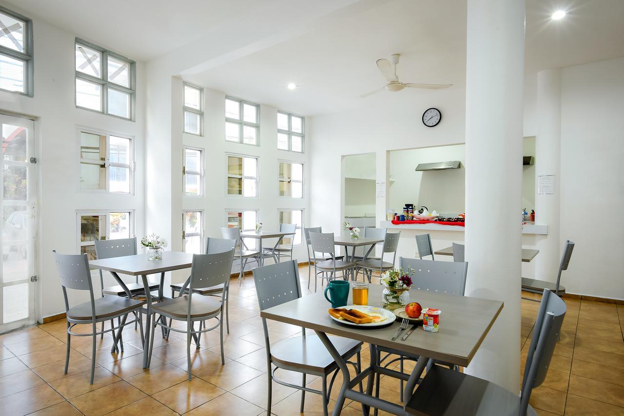 International House Hotel Плая дел Кармен Екстериор снимка